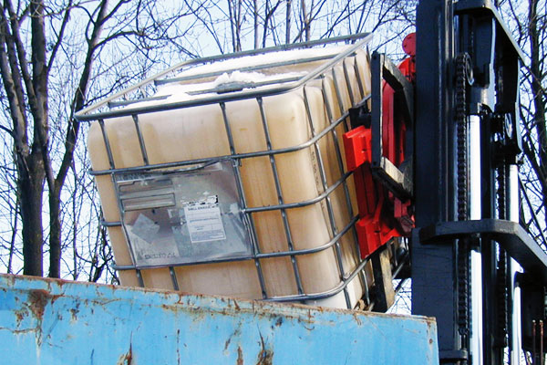 Bolzoni-Auramo Rotator attachment on forklift